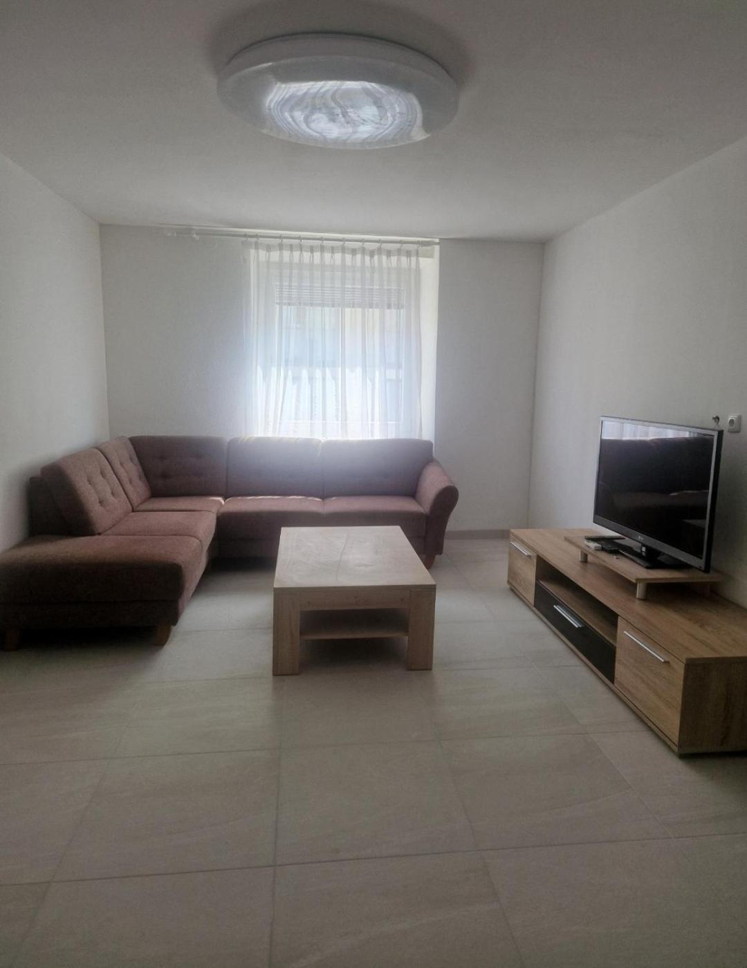 Hanin 12 Apartment